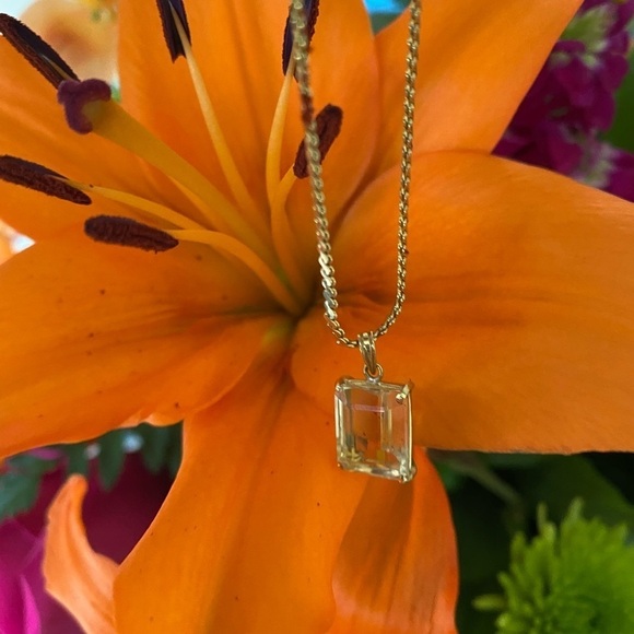 beautiful vintage gold tone bracelet with yellow crystal accent - Picture 10 of 16